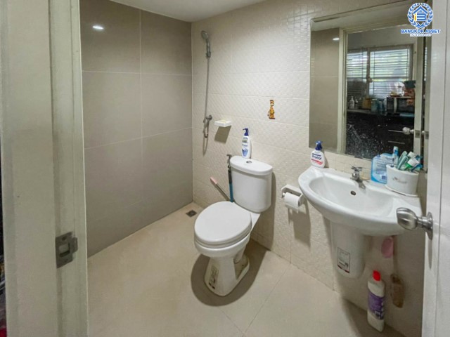 ทาวน์โฮมมือสองย่านนนทบุรี ม.พฤกษาวิลล์70 พระราม5-สิรินธร เนื้อที่ 19.80 ตร.ว.  ฟังก์ชัน 3 ห้องนอน 2 ห้องน้ำ บ้านสวยพร้อมเข้าอยู่ ใกล้สิ่งอำนวยความสะดวก บนทำเลที่ดี เชื่อมต่อถนน ราชพฤกษ์, นครอินทร์ ใกล้รถไฟฟ้าและทางด่วน  ราคาสุดคุ้มจองเลย!